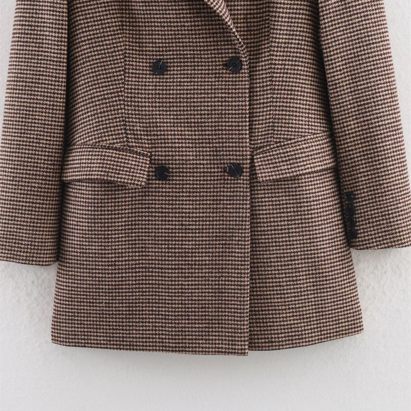 Commuting style mid length suit jacket